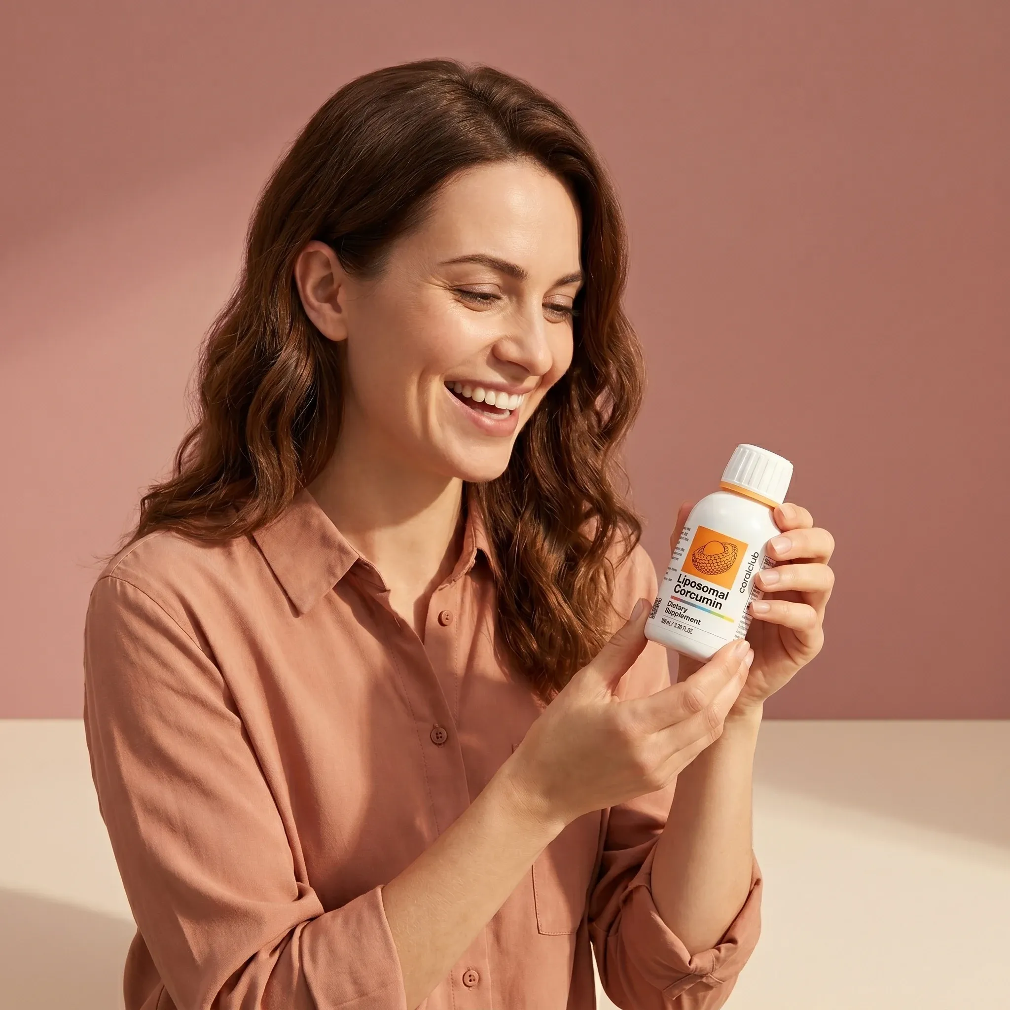 Moteris laiko Liposomal Curcumin pakuotę